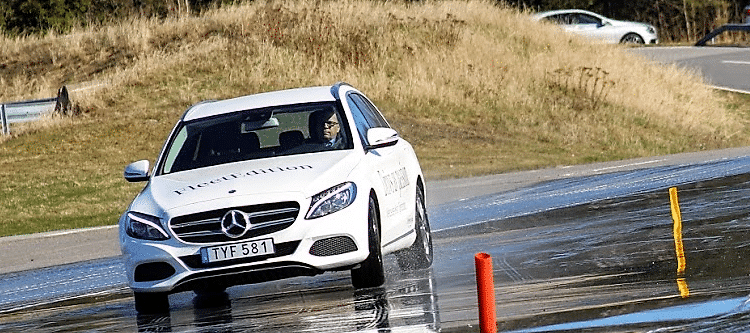 Skid course for company car drivers | A driver training from Safe@Work
